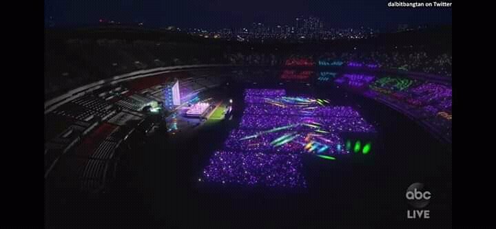 M4M460283439's tweet photo. UNA VEZ MÁS BTS DEMUESTRA PORQUE SON LOS REYES CON TREMENDAS PRESENTACIONES QUE NOS DIERON.💜
Dai☘️

#DYNAMITE by @BTS_twt 
#AMAsTNT #AMAs https://t.co/8iDwuiArp3