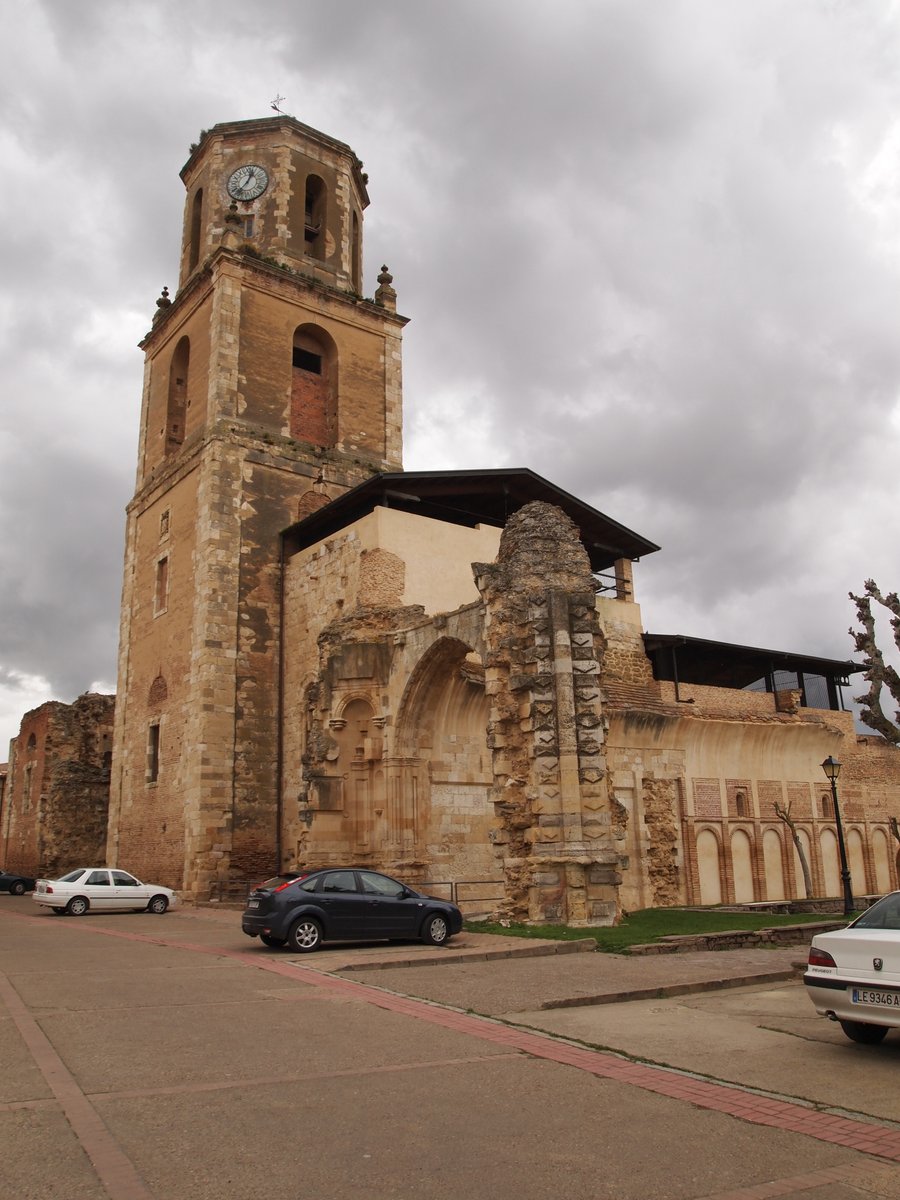 ProfeRodri__'s tweet photo. Paisaje en Twitter:

El Monasterio Real de San Benito está situado en Sahagún (León). Fue un monasterio muy importante durante la Edad Media, llegando sus posesiones desde Tierra de Campos hasta Liébana y Segovia. 
#mipaisaje #DCSUVA #Sahagún #León https://t.co/BBaApkHu3z