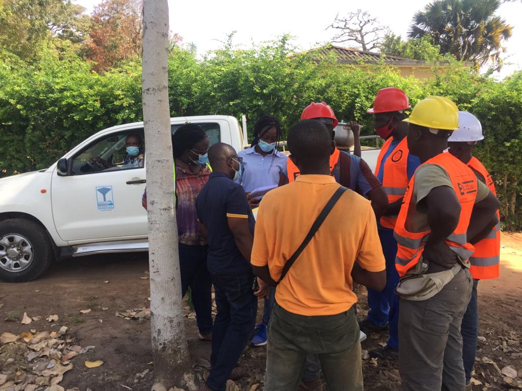 af_ruralwater's tweet photo. #PASPEA
Démarrage imminent des travaux de la basse-ville!
Ce 19/11/2020 a eu lieu successivement la remise du matériel à l’entreprise chargée de faire la pose dans la foulée de la réunion de chantier avec l’entreprise, la mairie des Lacs 1, @laTdE_SA @eau_sp  @af_ruralwater https://t.co/P7jtcIK1ty