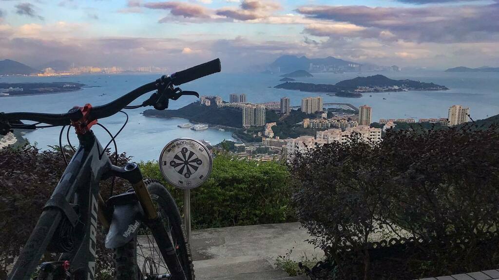 metzy's tweet photo. Lookout 🔭
#hongkong #local #mountainbiking #mtb #santacruz #hightowerlt #mountainbike #mtblife #bike #bikelife #downhill #freeride #dh #biking #mountains #mountainbiker #bikes #active #outdoor #nature #bicycle #ride #mtblifestyle #mountainbikes #adv… https://t.co/euPIco6gBt https://t.co/VUVlPhw6VE