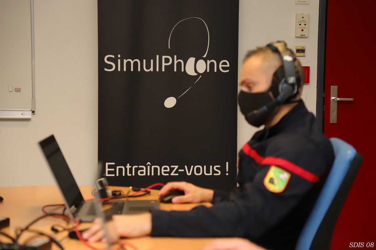 sdis08's tweet photo. #Formation L'opérateur du #CTA #CODIS08 est le premier maillon de la chaine des #Secours. Il réalise plusieurs tâches simultanément et doit prendre des décisions rapides et adaptées lors d'un #Appel18. Aujourd'hui, ils suivent une formation avec @Anthropi_ pour se perfectionner. https://t.co/WID5EzkCWW