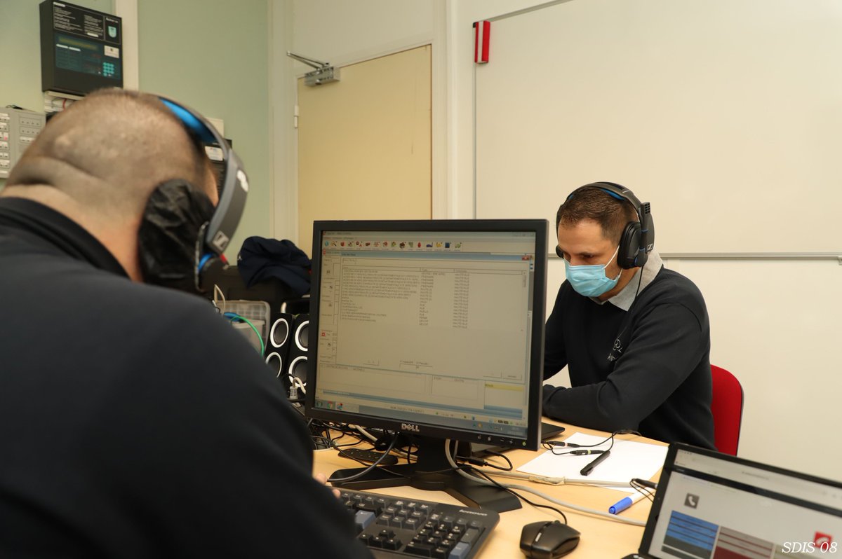 sdis08's tweet photo. #Formation L'opérateur du #CTA #CODIS08 est le premier maillon de la chaine des #Secours. Il réalise plusieurs tâches simultanément et doit prendre des décisions rapides et adaptées lors d'un #Appel18. Aujourd'hui, ils suivent une formation avec @Anthropi_ pour se perfectionner. https://t.co/WID5EzkCWW