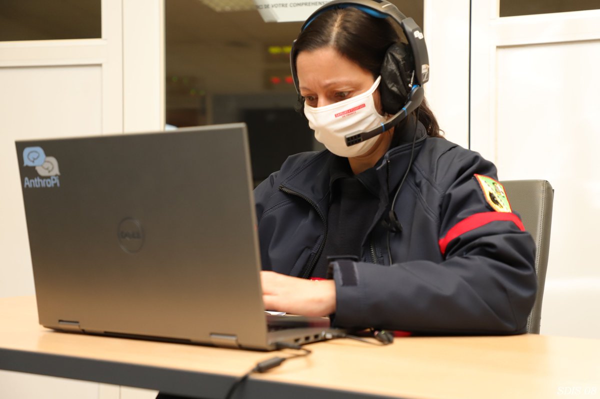 sdis08's tweet photo. #Formation L'opérateur du #CTA #CODIS08 est le premier maillon de la chaine des #Secours. Il réalise plusieurs tâches simultanément et doit prendre des décisions rapides et adaptées lors d'un #Appel18. Aujourd'hui, ils suivent une formation avec @Anthropi_ pour se perfectionner. https://t.co/WID5EzkCWW