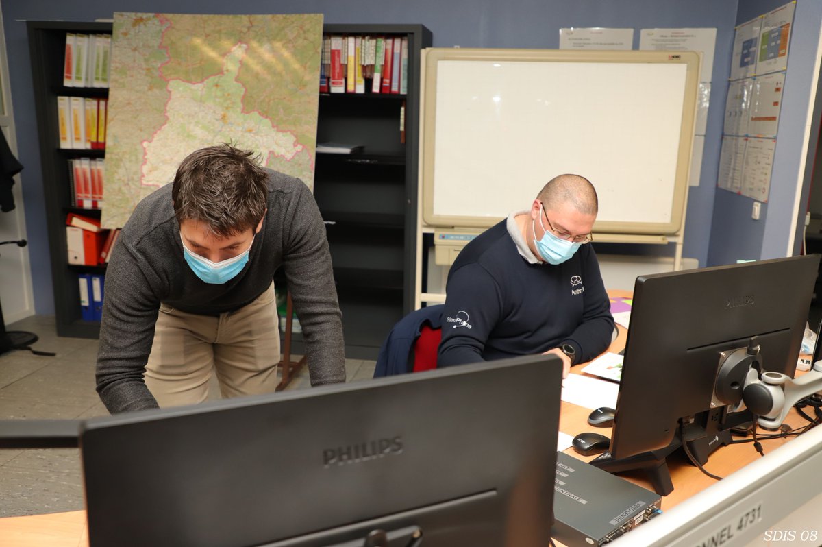 sdis08's tweet photo. #Formation L'opérateur du #CTA #CODIS08 est le premier maillon de la chaine des #Secours. Il réalise plusieurs tâches simultanément et doit prendre des décisions rapides et adaptées lors d'un #Appel18. Aujourd'hui, ils suivent une formation avec @Anthropi_ pour se perfectionner. https://t.co/WID5EzkCWW