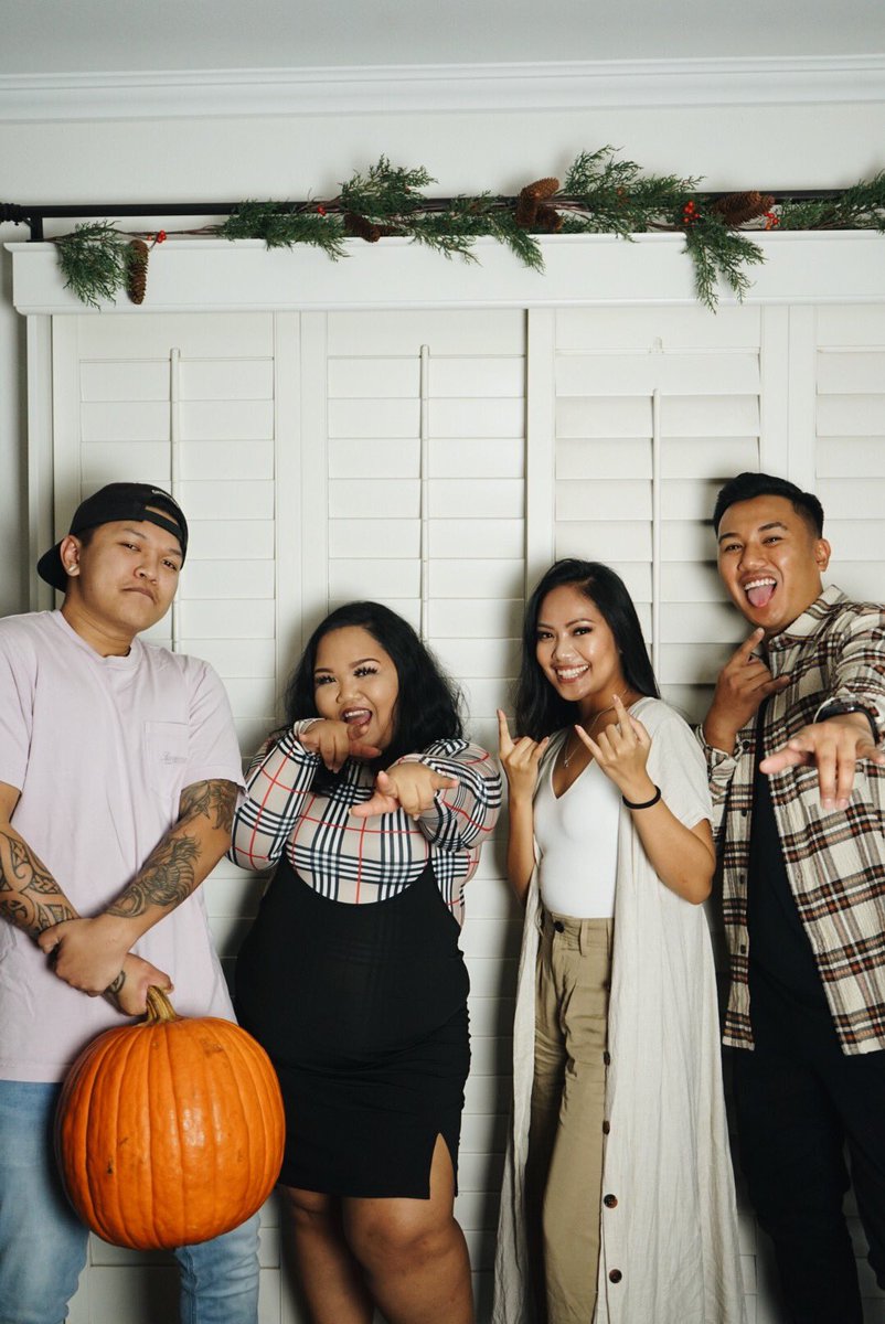 itssskyle's tweet photo. Friendsgiving 2020 🍂 https://t.co/3E5pY708Gg