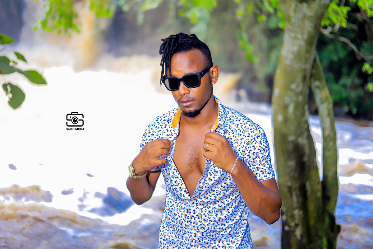 PolytPolo's tweet photo. #OutdoorPhotography | #Canon | #OutdoorPhotography | #DreadlocksChallenge
Shot & Spiced By: #SanicMedia ๐ธ
LOCATED: At Easyview Complex, Mbarara | TM: F36
โ๏ธ: 0778415015 | 0752005997 https://t.co/FCrbPTedUu