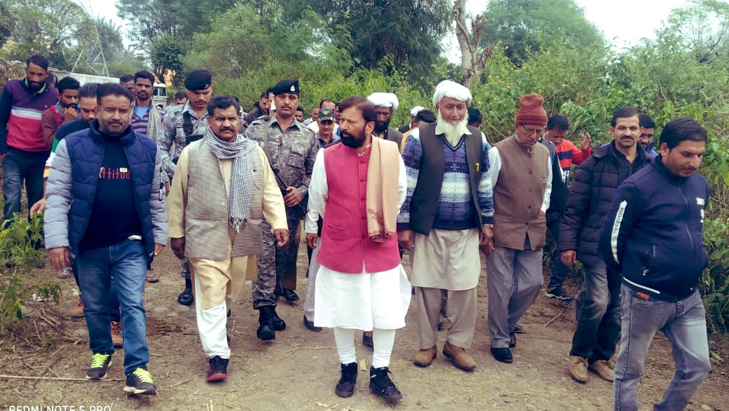 chlalsinghinc's tweet photo. बसंतपुर में सार्वजनिक बैठक में हमने लोगों को जागरूक किया और जम्मू क्षेत्र की गरिमा और गर्व के लिए लड़ने को कहा..DDC election एक ज़रिया है हम सभी डोगरों पे हो रही नाइंसाफ़ी पर पूर्णविराम लगाने का।डोगरा स्वाभिमान संगठन पार्टी (DSSP) का साथ दें और tractor चिन्ह पर मोहर लगायें। https://t.co/4VF1Xt0lM2