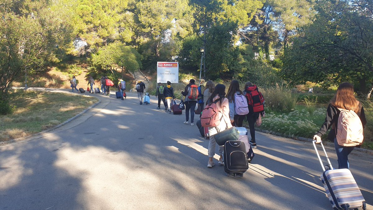 INSEuropa's tweet image. Amb totes les mesures de seguretat 😷🔛🧴🤲
Els 🙋‍♀️🙋‍♂️de 2n d'#ESO comencen l'estada lingüística en 🇬🇧
Programa #POEFA amb fons 🇪🇺 @EU_Social @CICVIATGES 
@LHEDUCACIO
#Bellvitge