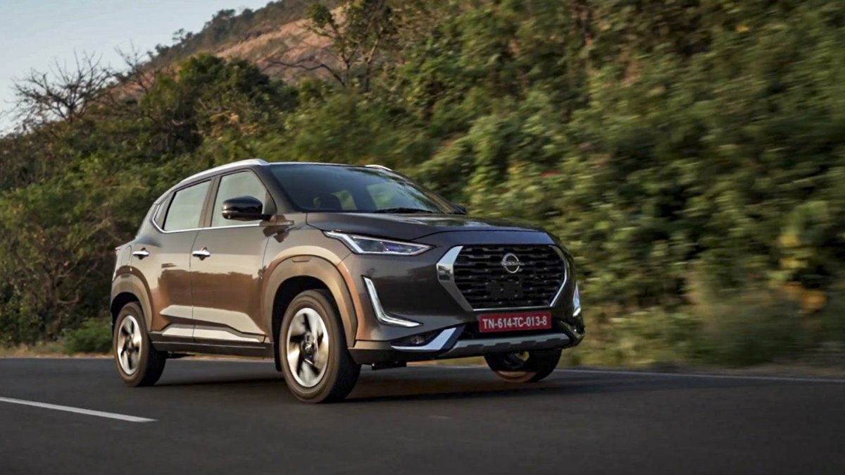 CarWale's tweet photo. Nissan Magnite is the newest sub-four metre SUV on the block. It will be launched next month, but ahead of that, we have driven it. How is the 1.0-litre turbo CVT automatic like to drive?  https://t.co/iX6bVND6Rz

#CWNews #Nissan #NissanMagnite #Magnite #FirstDriveReview https://t.co/0ousN7W2CV