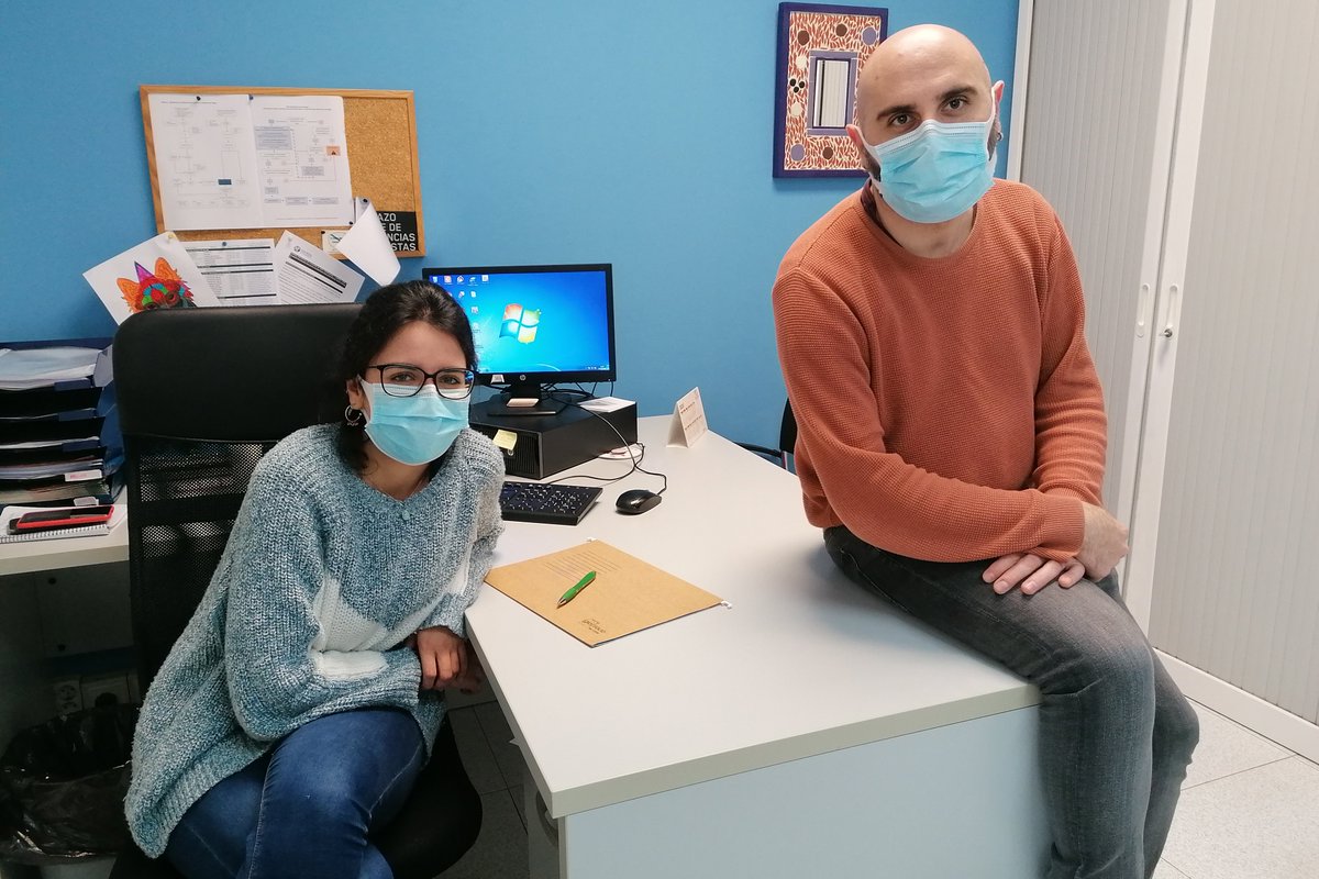 FEAFESGalicia's tweet photo. Hoxe, 23 de novembro, conmemórase o Día Europeo das Persoas #SenTeito. A este propósito, os nosos compañeiros Adrián e Marina fálannos do programa de vivendas de transición que ten a nosa entidade en #Compostela, en colaboración co @PazodeRaxoi 
👉🏽 https://t.co/LBPenjlegw https://t.co/VgckGkYxFN