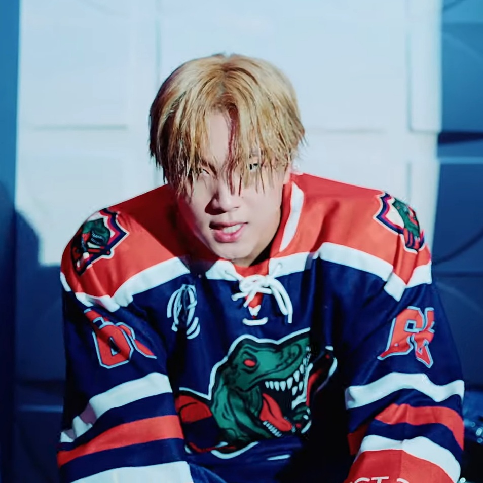 hourly haechan tweet media