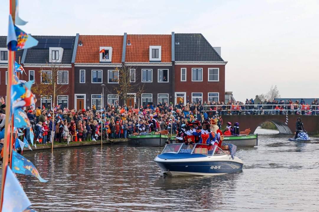 Vandaag een jaar geleden kwam Sinterklaas aan in De Zuidlanden. We hopen de Sint en zijn pieten volgend jaar weer te kunnen verwelkomen.