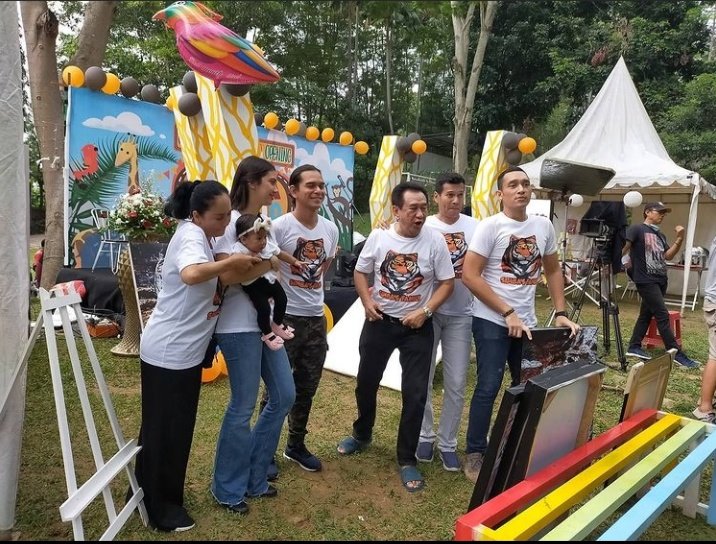ArdiSap13509564's tweet photo. Keluarga Samudra Cinta @azofrangga @Haicovdv #HaicoVanDerVeken #Adamjordan #Giovani #anwarfuady https://t.co/gzAmIqNCFd