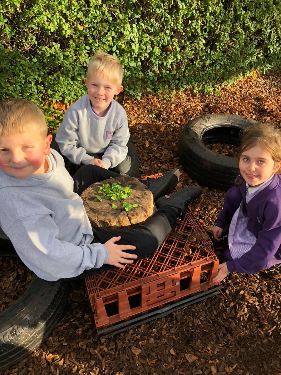 lasswadeps's tweet photo. P2 were very busy during play last week. They enjoyed working together as teams to build interesting creations! #timtheteamplayers https://t.co/aFa8qsIR1E