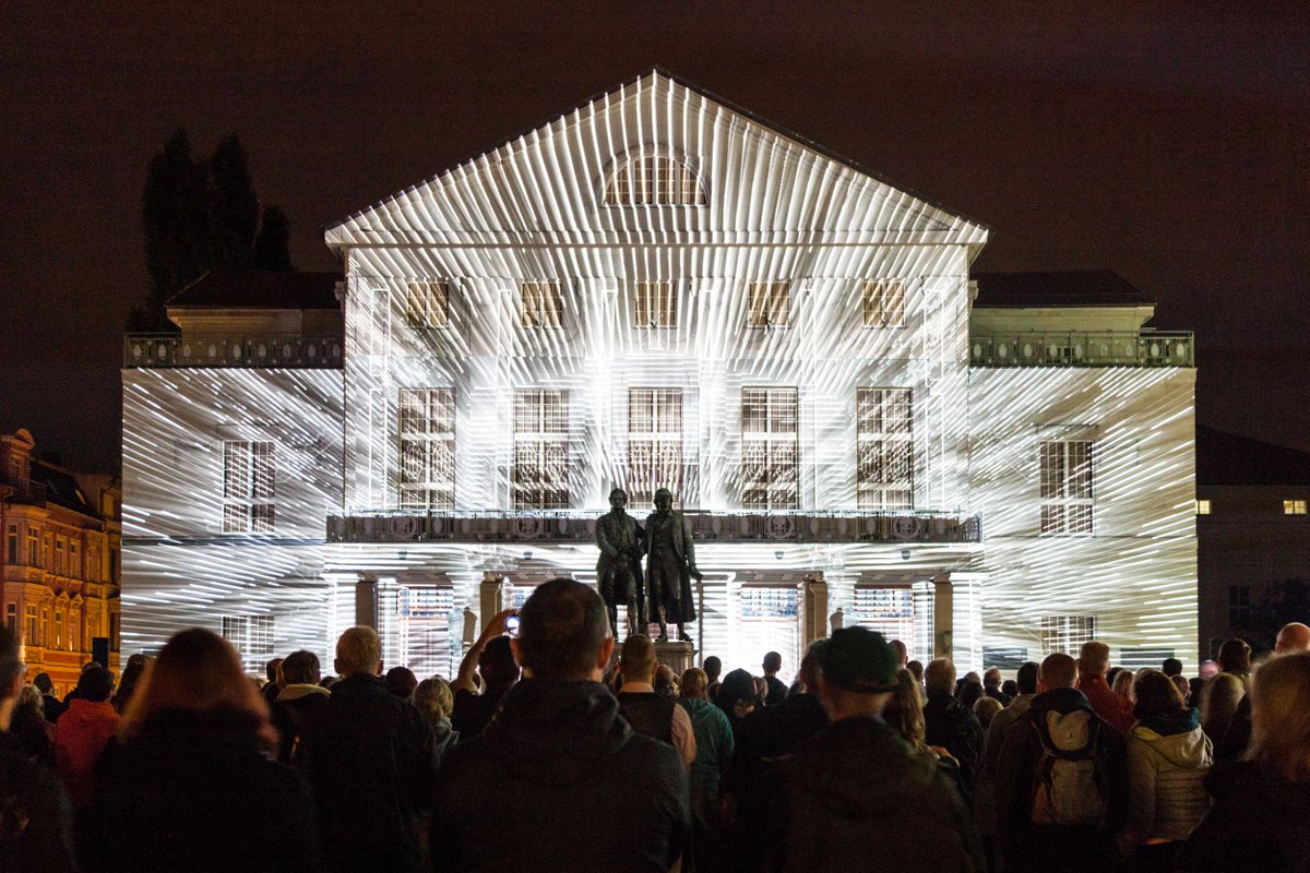 Die Pandemie trifft der Veranstaltungs- und Kulturszene mitten ins Mark. Vom 27. bis 29. November hätte Weimar geleuchtet.  #Festival #Kultur #weimar takt-magazin.de/kultur/genius-…