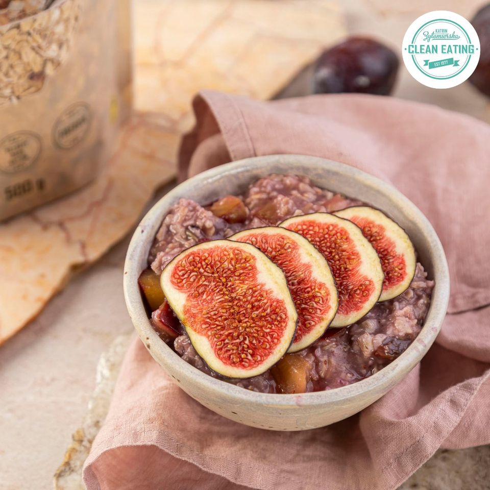 cleaneatingpl's tweet photo. ✅ O jutrzejszym śniadaniu pomyśl już dziś wieczorem - jak głoszą fani owsianki #Clean_Eating! 
✅ Ekologiczna owsianka #CleanEating to moc błonnika, witamin z grupy B, witaminy E
✅ Owsiankę można przygotować z miodem lub syropem klonowym oraz ulubionymi owocami ❤️👍 #smacznego https://t.co/lcqQ1EuffY