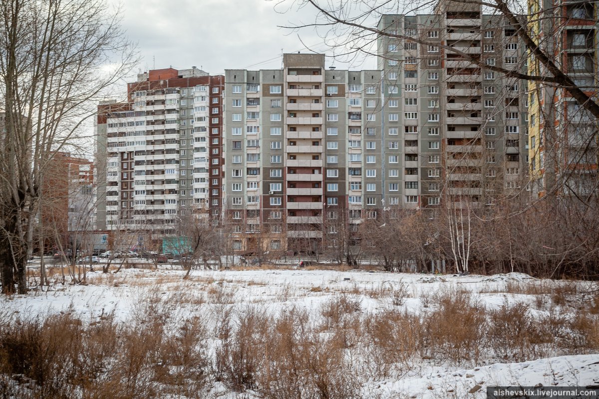 Alshevskix's tweet photo. Просил губернатора помочь екатеринбургской школе № 41. 

Морально и физически устаревшее здание, располагавшееся на улице Котельникова, местные власти снесли в декабре 2019-го. Обещали, что сразу же начнут строительство нового. Но не случилось. https://t.co/qequFQRcSM