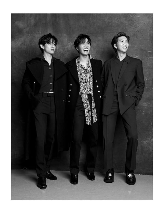 choi_bts2's tweet photo. Esquire x BTS @BTS_twt https://t.co/7KS6JgApHc