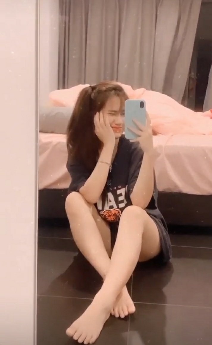 tranmecu's tweet photo. Lên giường làm tý thì call với em nha. Giá ib https://t.co/dbx46vdUW4