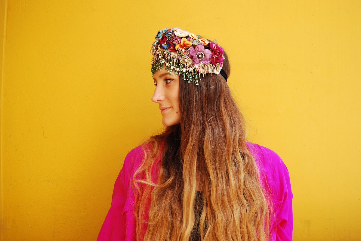 Holly Holden y Su Banda nos presenta video con un audiovisual titulado “To Lose” que forma parte de album Green Guava. 
Disponible en youtu.be/2RlyWNEhv5E