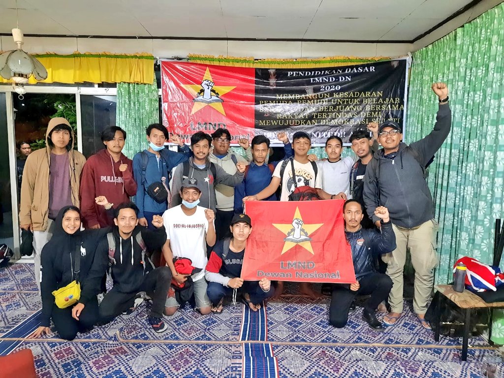 sangpunkhibur's tweet photo. Pada akhirnya tak ada yang abadi selain perubahan itu sendiri.
#SiapSedia
#abadi https://t.co/yG2k4IDIhH
