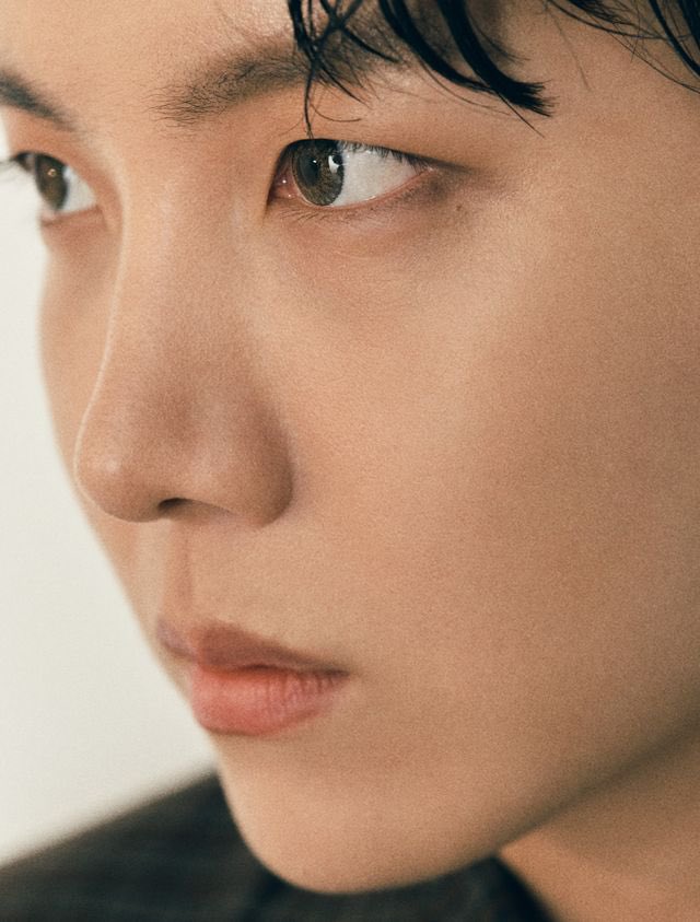 choi_bts2's tweet photo. Esquire x BTS @BTS_twt 
Suga &amp; Jhope https://t.co/j1jCkAFwsq
