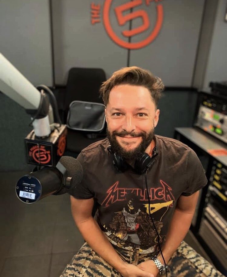 5FM's tweet photo. #GoodeMorning
Are you tuned in? The only breakfast show that matters is on your airwaves 🔥🤩 Join @DJRogerGoode @Sureshnie @RobbieKruse & @ZanelePotelwa for all the #GoodeVibes you deserve on a Monday Morning 🥳 https://t.co/wJszUEjLDa