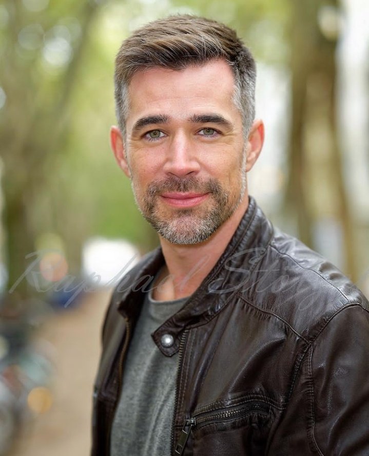 artizamel's tweet photo. @Guapazos por el estreno de #VerboteneLiebeNextGeneration
Revival de una exitosa soap opera Alemana
Jo weil Actor Alemán
#JoWeil #VerboteneLiebe
@JoWeilOfficial https://t.co/EZOjnxLype
