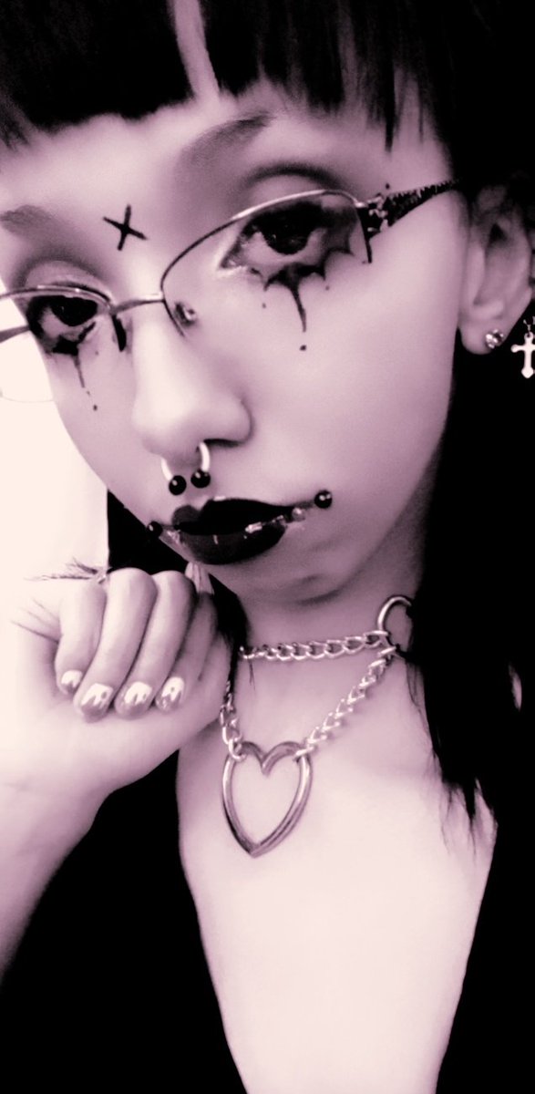 Alice_Lexington's tweet photo. Hi sinners. It's me! Your Angel! Your favorite nightmare! I wanna be refered to as Prudent, it would make anyone new to my feed VERY confused. So! If I post lewd things, call me a prude and just roll with it! Itll be great! #selfie #gothic #gothgirl #egirl #egoth #egothgirl https://t.co/BW7ODB5isu