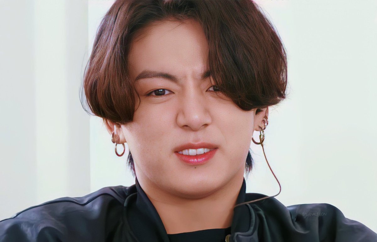 eternalsjeon's tweet photo. Jungkook biased.....???😭 @BTS_twt https://t.co/LrFWlWNVrR