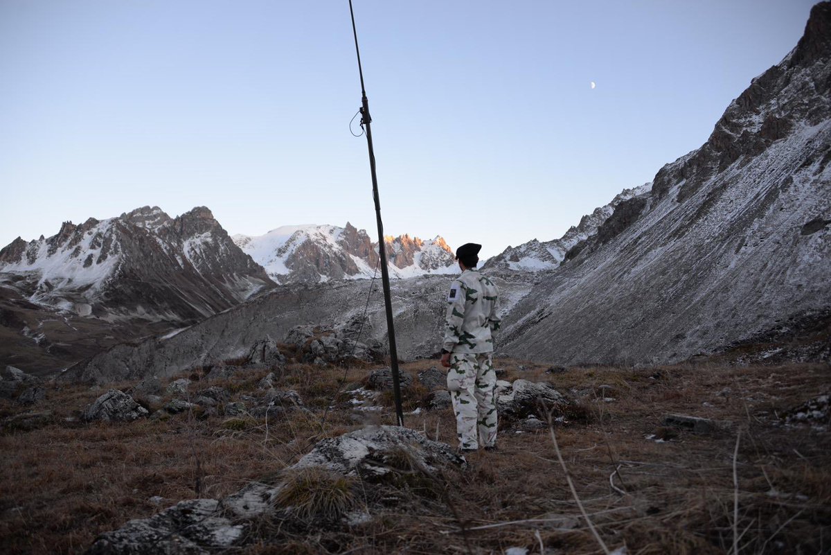 Excercice #Cerces2021
Les troupes de montagne sont dans les Alpes <a href="/valloire/">Valloire Galibier ☀️❄️</a> pour une semaine exigeante d'entraînement au tir, dans un cadre tactique qui se veut réaliste et sans concessions 💪🗻=> rendez vous lundi pour une première vidéo 
#PrepaOps #TousEngages #NousSommesLà