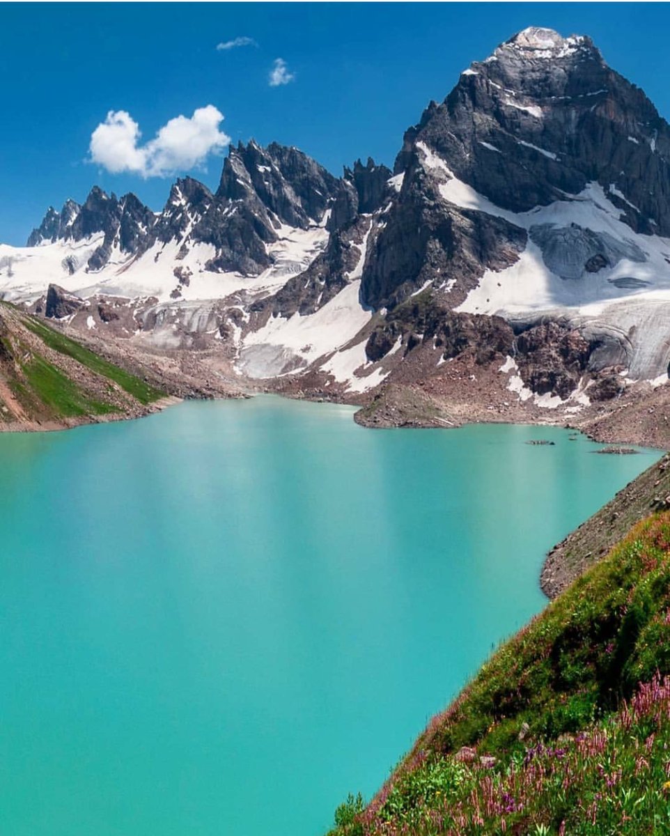 appcsocialmedia's tweet photo. #ChittaKatha #lake  is located in #ShounterValley, #AzadKashmir . It is located at the elevation of 13,500 feet
accessible from #Kel by a 20 KM #jeep  track and then 5 kilometers #hiking  trek.
#APPNews 
#BeautifulPakistan @ycviewz #Pakistan #MondayMotivation 
 Pics:Farooq seeru https://t.co/Rs9chLLjr8