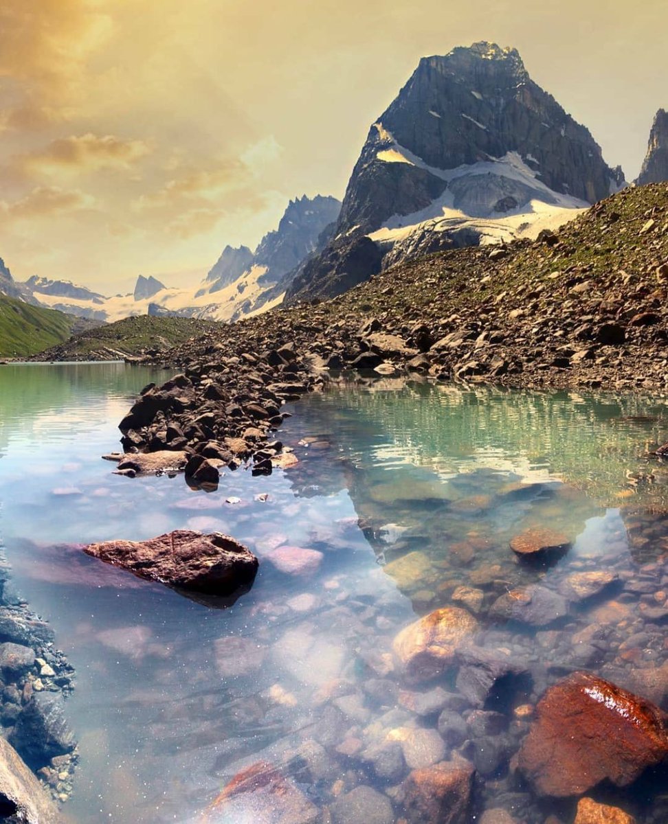 appcsocialmedia's tweet photo. #ChittaKatha #lake  is located in #ShounterValley, #AzadKashmir . It is located at the elevation of 13,500 feet
accessible from #Kel by a 20 KM #jeep  track and then 5 kilometers #hiking  trek.
#APPNews 
#BeautifulPakistan @ycviewz #Pakistan #MondayMotivation 
 Pics:Farooq seeru https://t.co/Rs9chLLjr8