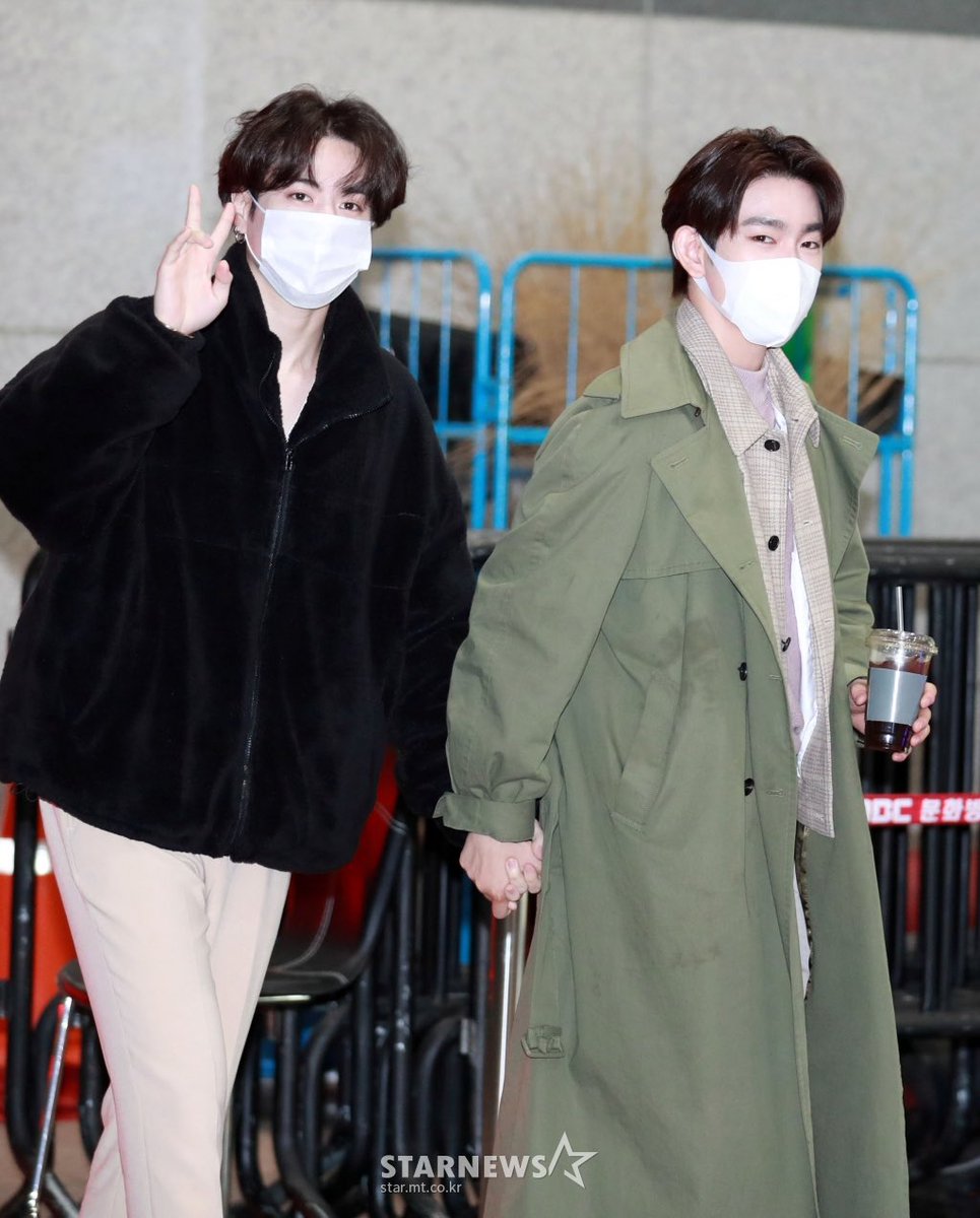 [BREAKING] Gay Korean Billionaires, Park Jinyoung and Kim Yugyeom, marry. With a combined net worth of $270 BILLION, this makes them the richest couple alive.