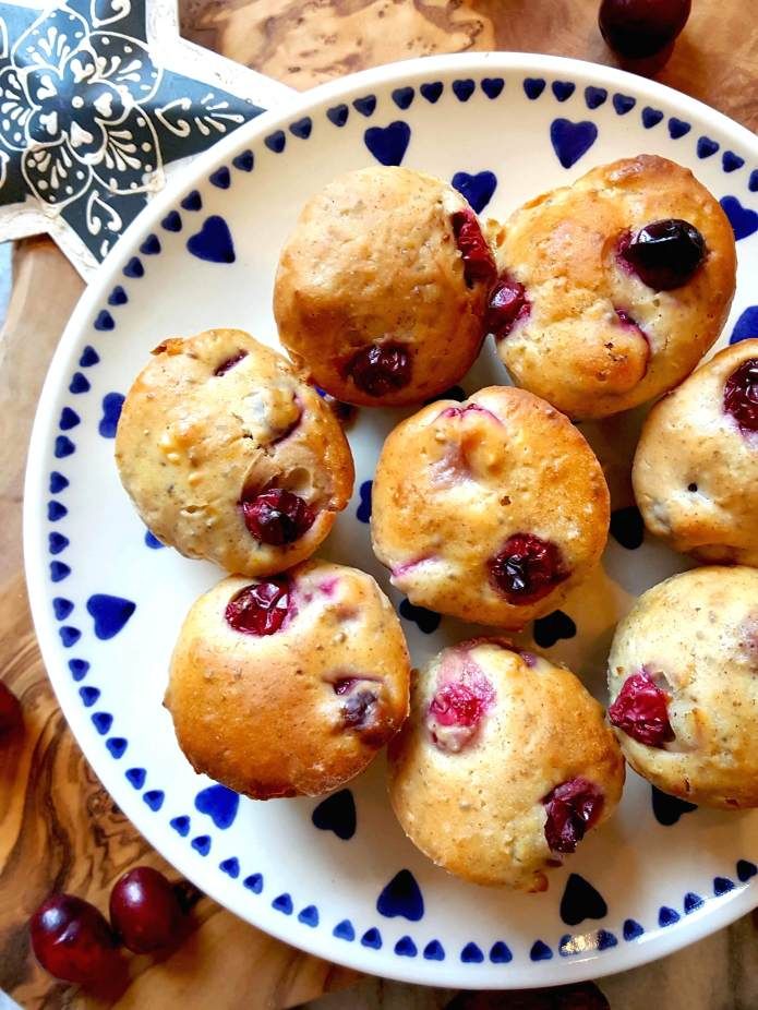 sobodyuk's tweet photo. Feeling festive? How about these orange cranberry and cinnamon muffins with added chia seeds for a protein, omega-3 boost!
https://t.co/zB7fz5es4F
#muffins #snackathome #snacks #snacktime #HealthyEating #veganos https://t.co/KnnEXnLjVh
