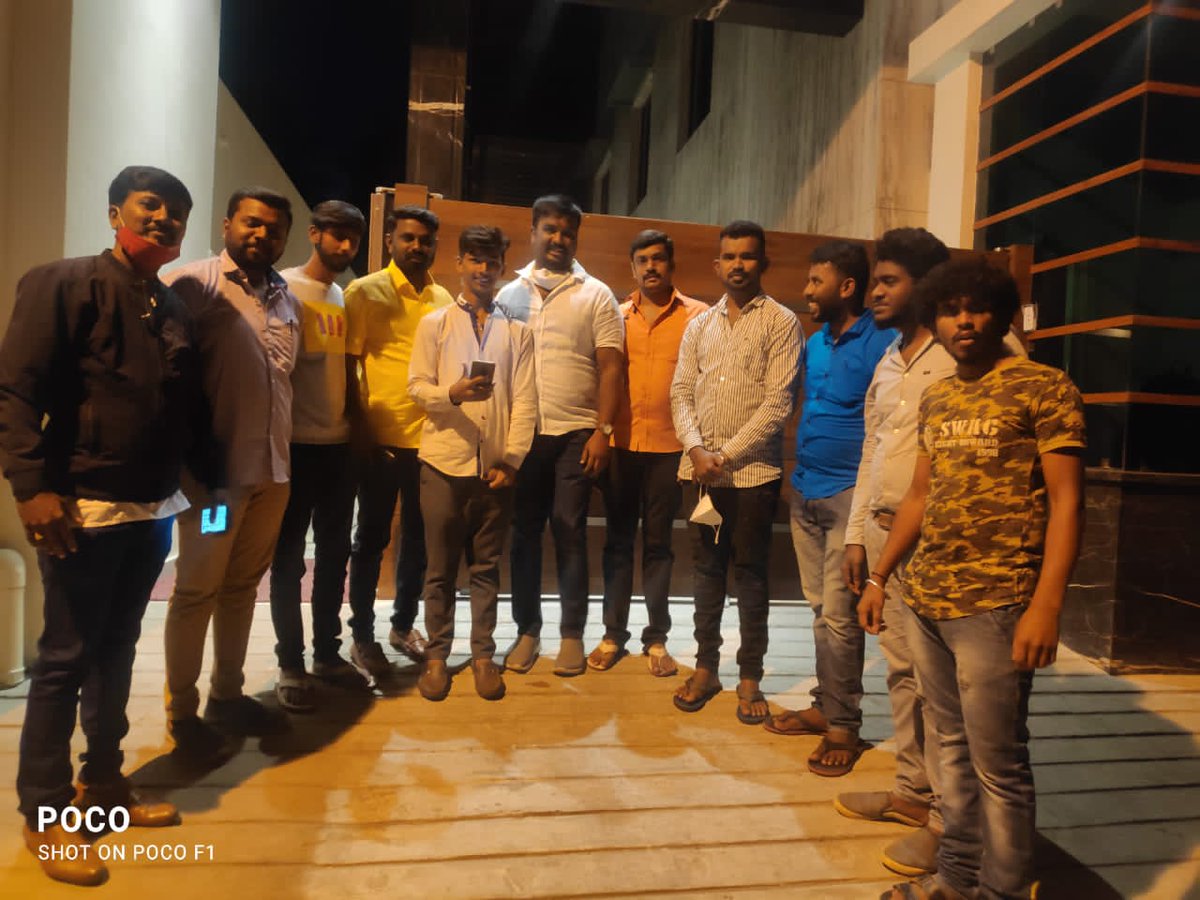 SanjaySasimatth's tweet photo. ತಮ್ಮ ಸ್ವಾರ್ಥಕ್ಕಾಗಿ ತಮ್ಮ ಗೆಲುವಿಗೊಸ್ಗರ ನಮ್ಮನ್ನ ಬಳಸ್ಗೊಂಡು ಎಲ್ರೂ ಮೇಲ್ ಹೊಗ್ತಿದ್ರೆ,

ಜೊತೆಗಿರೋರ ಗೆಲುವಿಗೊಸ್ಗರ ನಮ್ ಬೆನ್ನ ಹಿಂದೆ ನಿತ್ಗೊಂಡ್ ನನ್ನನ್ನ ಕಾಪಾಡ್ತಿರೋ 🏹ಆಯುಧ 🏹
😍"Nam Manjanna"😍 @Voice_of_Youths https://t.co/RqVVFH9J6X