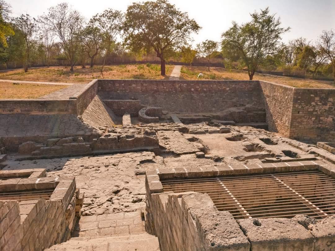 KiteTours's tweet photo. Roam in the Kingdom of King Ashoka. Feel the true spirit of Buddhism at Junagadh Buddhist Caves. Breathe the ancient civilization and learn from the greatest enlightened person Buddha.

#dekhoapnadesh #buddha #incredibleindia #Gujarat https://t.co/jOVbo69Exv