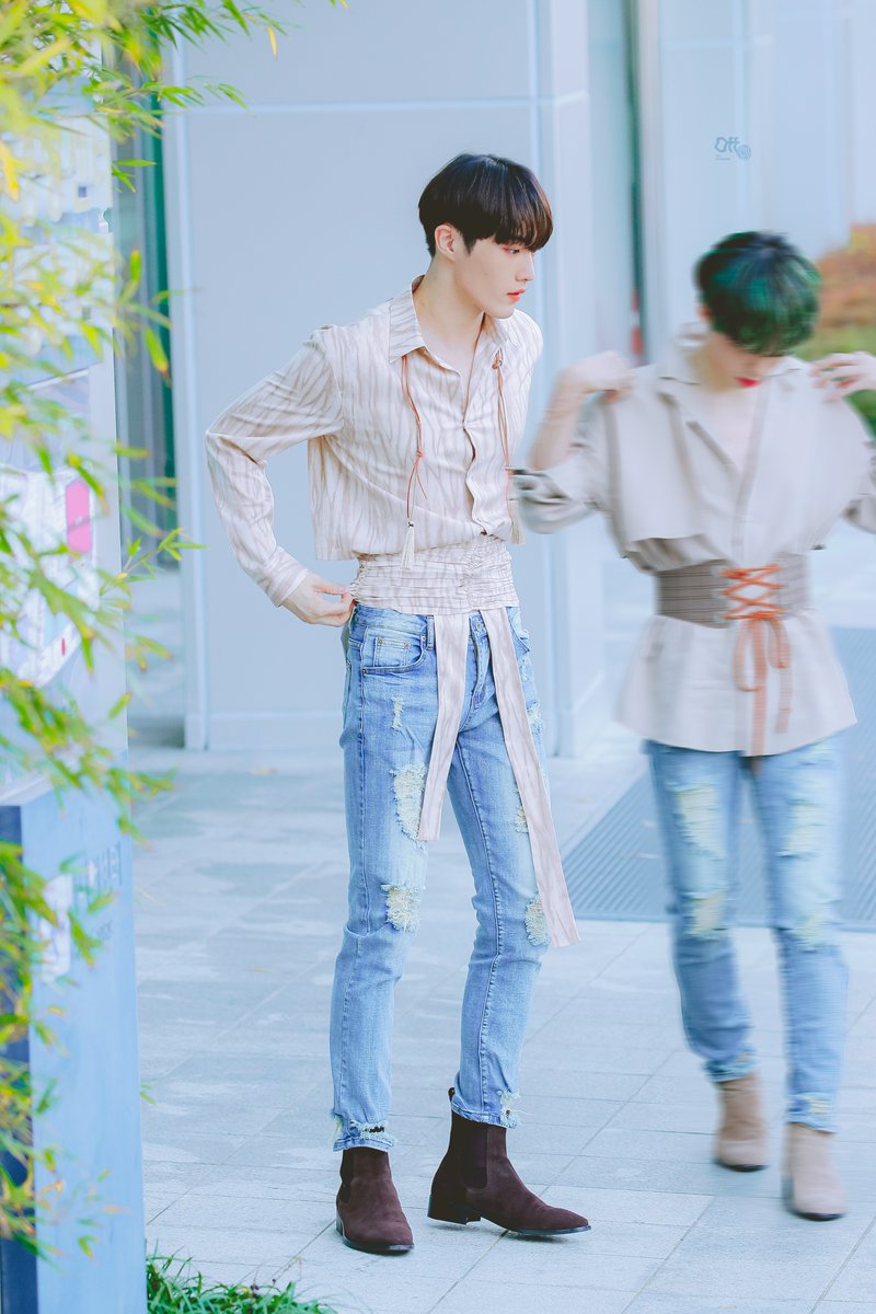 offwhite_hs's tweet photo. 201114 🍃
#현석 #윤현석 #HYUNSUK #CIX https://t.co/k1RsV1Yvnd