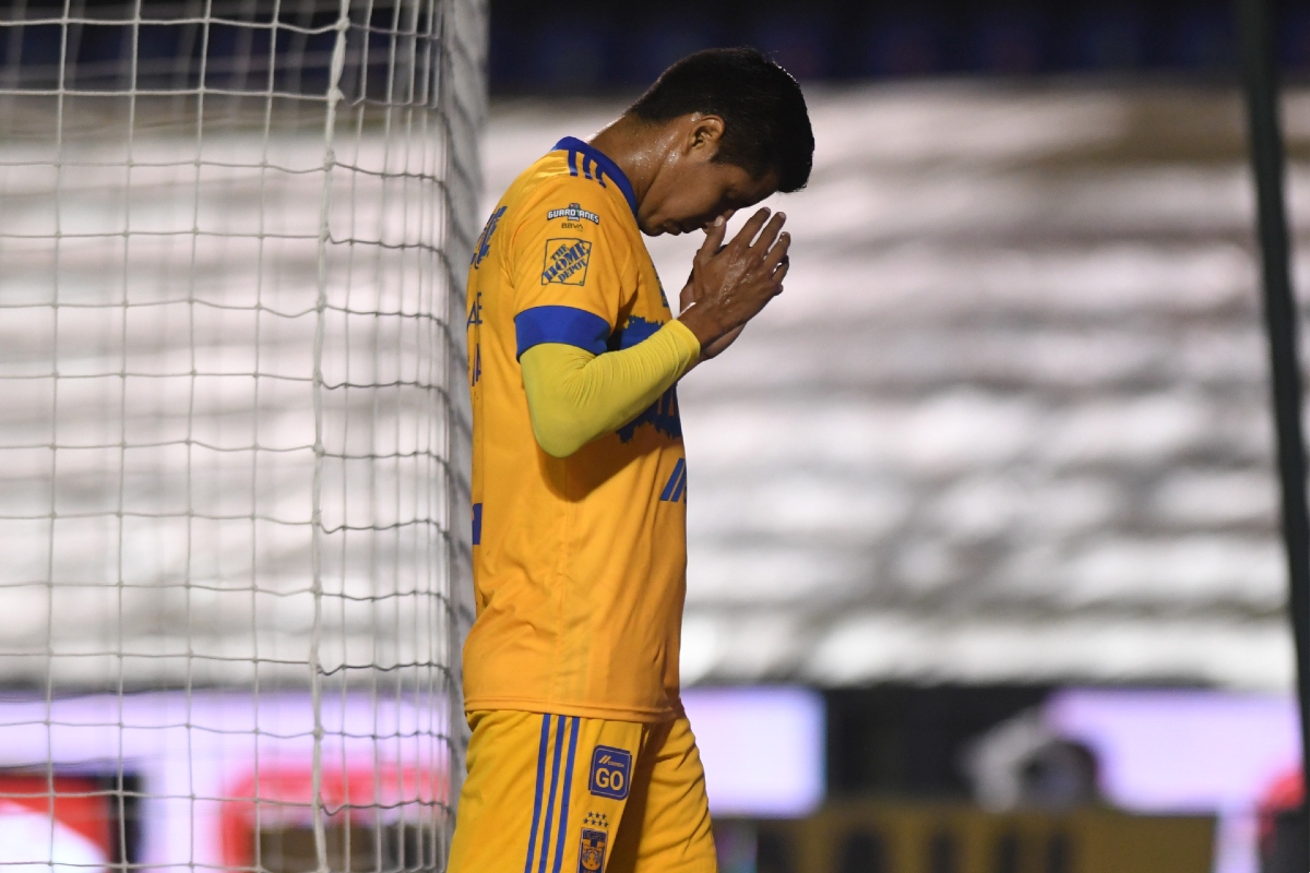 ¡Una mala noche! Hugo Ayala mete autogol y es expulsado dos veces
Ni pudo celebrar el haber igualado una marca de Tomás Boy https://t.co/jAw7iv0LP2 https://t.co/WwhmfNR0H7