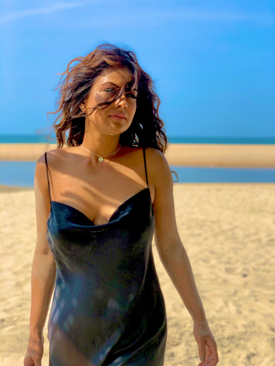 Theniasharma's tweet photo. 🏝 https://t.co/kgtZqoVPCc