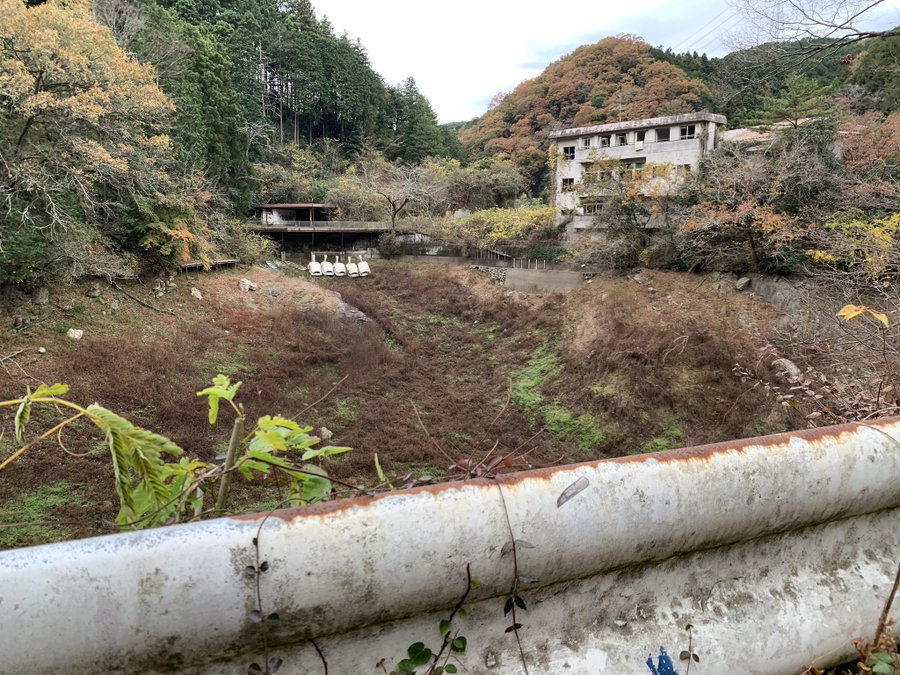 埼玉 鎌北湖 で恐怖の心霊ハイキング 廃墟の現在や怖い噂とは 旅行 お出かけの情報メディア
