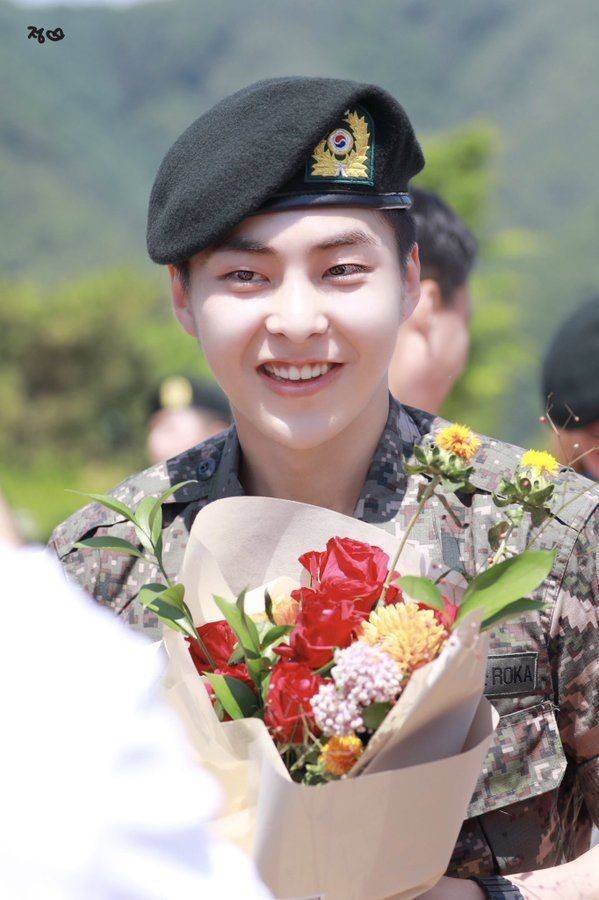 PHOTO STORY BOOK!
Qn. When you get back to EXO-Ls again, what would you tell &amp; show them?

#XIUMIN: It's a secret. On that day, when I meet them in person (directly) again, I'll tell &amp; show, what I've got for them.

#꾹기단_꽃신_준비완료 
#시우민_집으로_복귀완료
#XIUMIN_IS_BACK