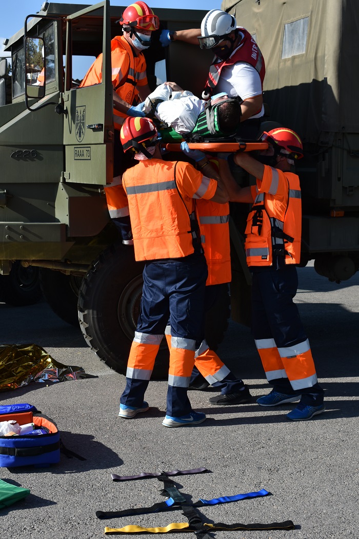 FUTER_ET's tweet image. El #RAAA73 #MAAA_ET @EjercitoTierra y la #USAC "TENTEGORRA" realizan la practicas del curso SEPE  "Atención sanitaria a múltiples victimas y catástrofes". imágenes: simulación de accidente de trafico múltiple de convoy militar.