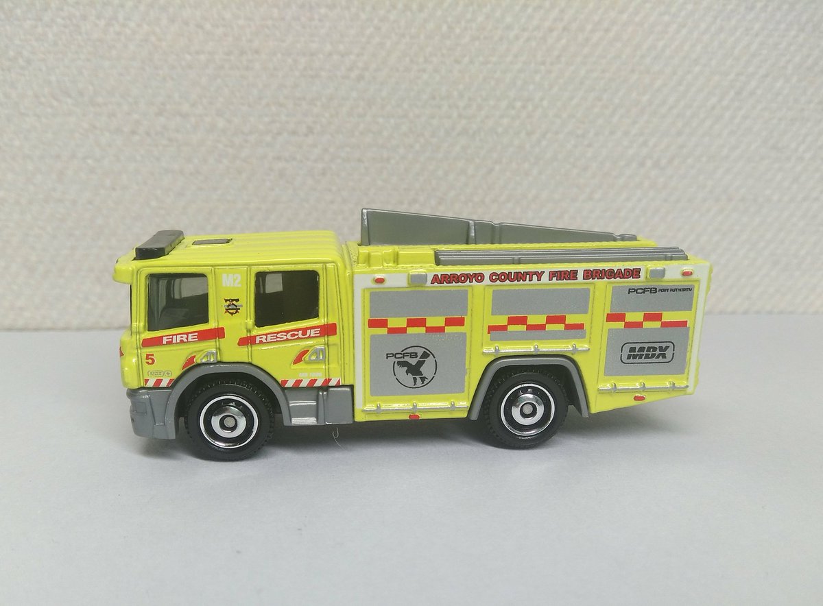 鉄鷲 マッチボックス Scania P360 消防車 Scaniaはスウェーデンの重工業会社でトラックやバスなどを販売してます 現在はフォルクスワーゲンのトレイトンの子会社 モデルはアメリカの消防車 どこの州かはわかりませんがカラーリングや車体も大きくて