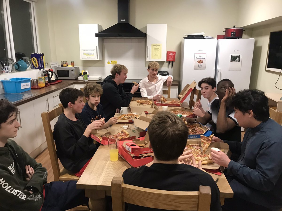 Saturday night takeaway and the lockdown treat of choice. Finger licking, cheek filling good. Still to persuade Mr Hanslip to have a slice! #fieldhouse #houselife #livinginabubble @TeddiesOxford