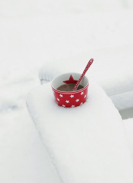 Beautiful Photography.. Winter Coffee #Coffee #mornings #WINTER #wintermornings #coffeemoments #relaxing #inspiration 🌹