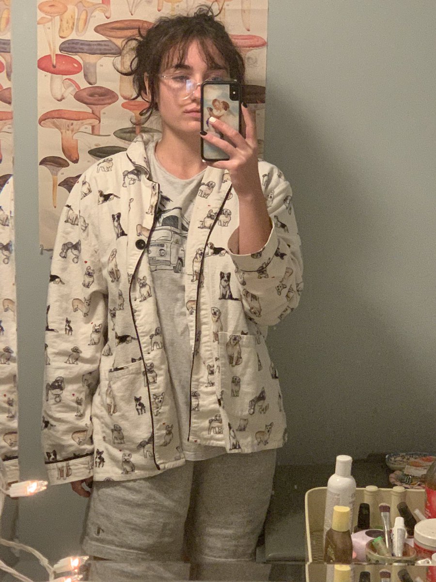 emmyjanefitz's tweet photo. reply with your best depressive episode fit pic https://t.co/KdJRPJdp7y