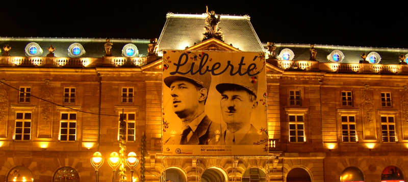 lame1418's tweet photo. Le 23 novembre 1944, la 2eme DB du général Leclerc libère Strasbourg. Le serment prononcé par les soldats dans l'oasis de  Koufra en 1941 était  honoré : « Jurez de ne déposer les armes que lorsque nos couleurs, nos belles couleurs, flotteront sur la cathédrale de Strasbourg. » https://t.co/yl0gsNgZs1
