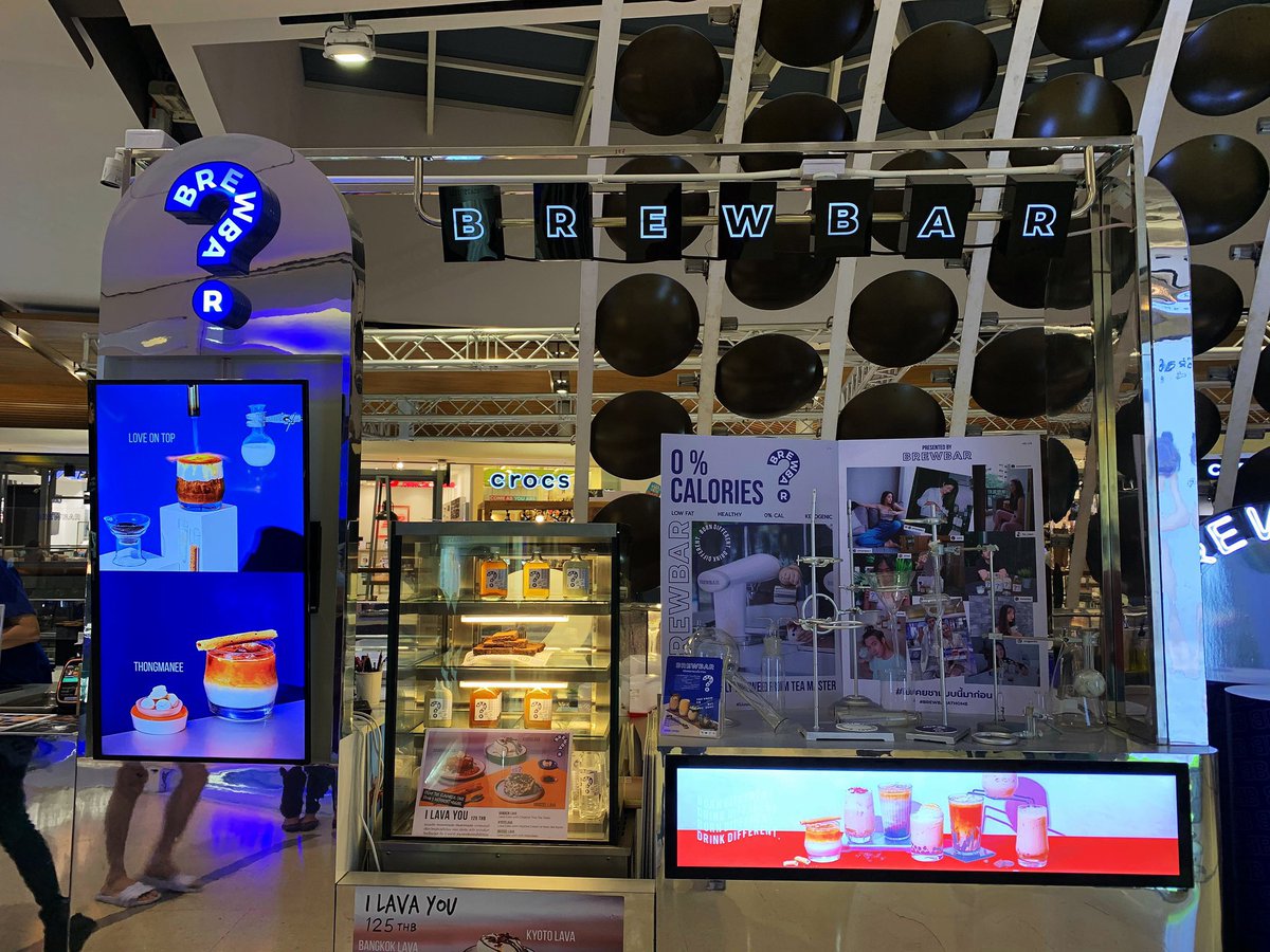 minxoo11's tweet photo. มึงงง ชาไทยทองมณีของ Brew bar แม่งอร่อยมาก ใครเป็นสายชาไทยคืออยากแนะนำให้ไปกินเลย รสชาติเข้ากันกับทองม้วนและขนมผิง ลงตัวพอดีเลย นี่เป็นคนชอบกินชามาก ถือว่าเป็นร้านโปรดเลย ไตล์ร้านฟิลแนวอ���กาศ ห้องแลป แปลกใหม่มาก เหมาะกับไปถ่ายรูปอัพสตอรี่บนไอจีเลย แนะนำ

@aroii  #อร่อยบอกต่อ https://t.co/i9wTauHk8Y