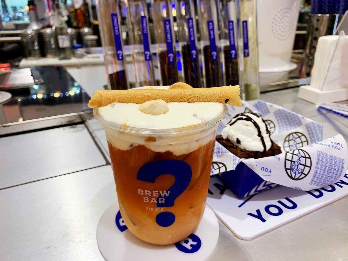 minxoo11's tweet photo. มึงงง ชาไทยทองมณีของ Brew bar แม่งอร่อยมาก ใครเป็นสายชาไทยคืออยากแนะนำให้ไปกินเลย รสชาติเข้ากันกับทองม้วนและขนมผิง ลงตัวพอดีเลย นี่เป็นคนชอบกินชามาก ถือว่าเป็นร้านโปรดเลย ไตล์ร้านฟิลแนวอ���กาศ ห้องแลป แปลกใหม่มาก เหมาะกับไปถ่ายรูปอัพสตอรี่บนไอจีเลย แนะนำ

@aroii  #อร่อยบอกต่อ https://t.co/i9wTauHk8Y